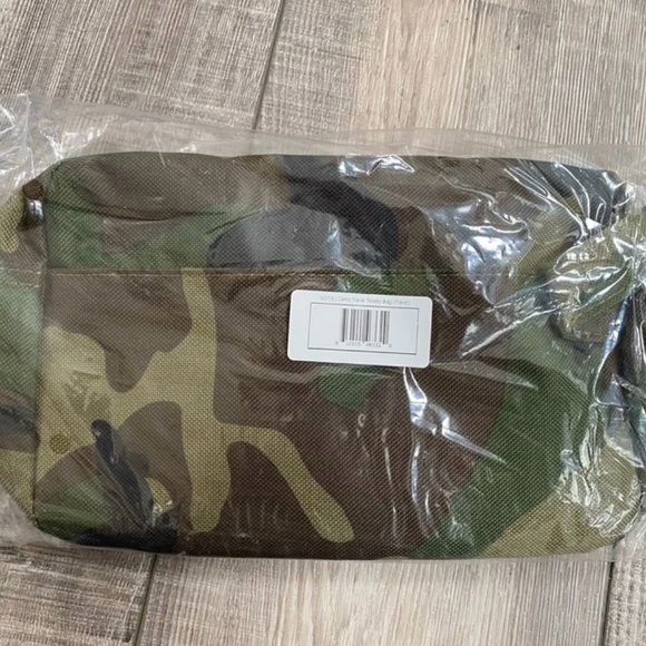 New Sealed SOTG Camo Travel Toiletry Bag Army Wife Camouflage - Picture 3 of 3